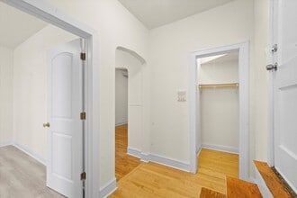 2322 N Spaulding Ave, Unit 2330-G in Chicago, IL - Building Photo - Building Photo