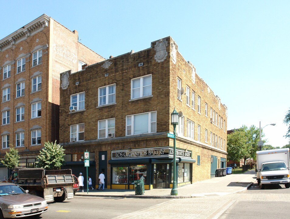 865 Park St in Hartford, CT - Building Photo