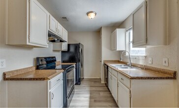 1817 Lincolnshire Way in Fort Worth, TX - Foto de edificio - Building Photo