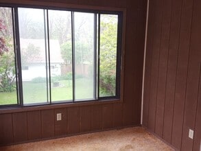 1315 College St in Cedar Falls, IA - Building Photo - Building Photo