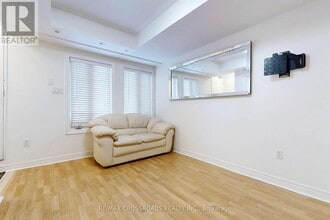 312 John St. in Markham, ON - Building Photo - Building Photo