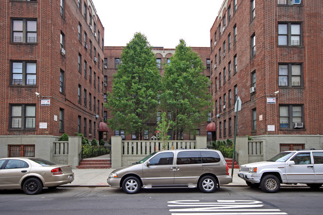 73-83 Vermilyea Ave in New York, NY - Foto de edificio - Building Photo