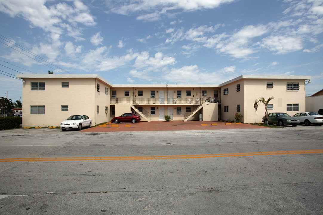 Jardin Ada Apartments in Hialeah, FL - Building Photo