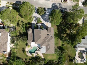 1661 Seabreeze Dr in Tarpon Springs, FL - Building Photo - Building Photo