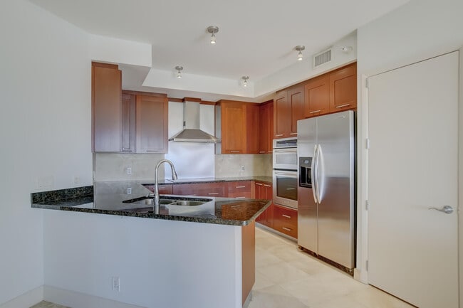 2409 N Ocean Blvd in Fort Lauderdale, FL - Building Photo - Building Photo