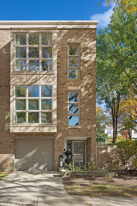 2301 N Wayne Ave in Chicago, IL - Building Photo