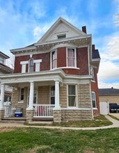 327 Ash St in Jefferson City, MO - Building Photo - Building Photo