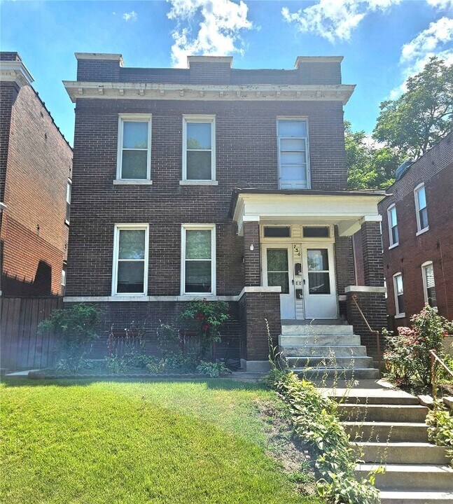 736 Dover Pl in St. Louis, MO - Building Photo