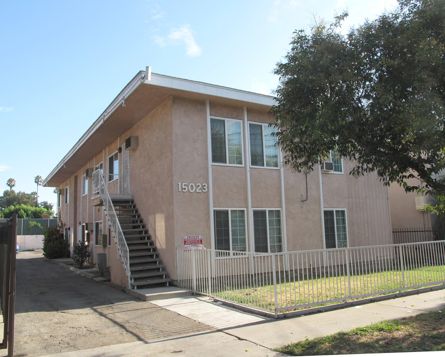 15023 Victory Blvd in Van Nuys, CA - Building Photo