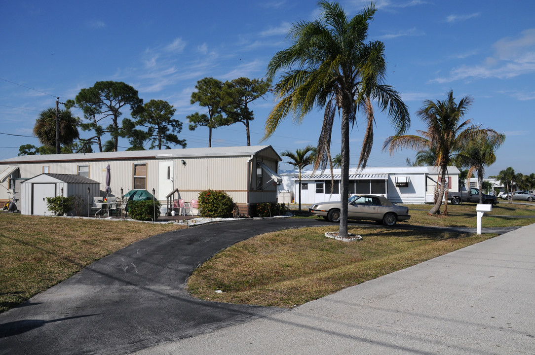 Kokomo Trailer Park in Lake Worth, FL - Foto de edificio