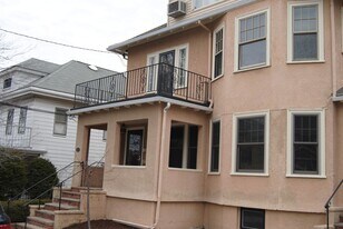140 Winsor Ave, Unit #1 in Watertown, MA - Building Photo
