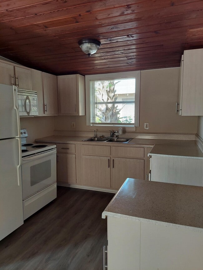 1915 Hill Ave in Ft. Myers, FL - Building Photo - Building Photo