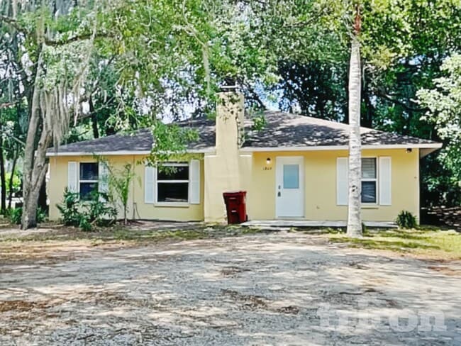 property at 1809 Avon St