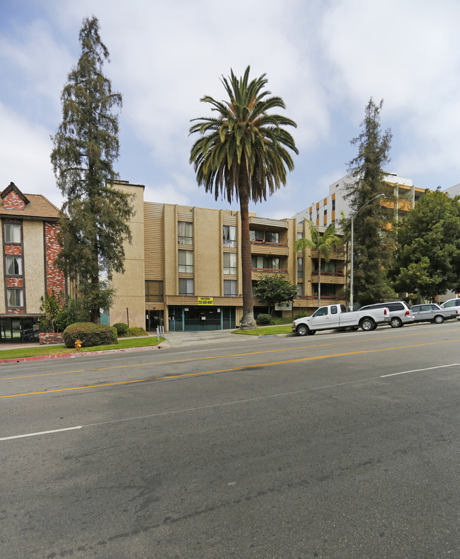 Lafayette Park Apartments in Los Angeles, CA - Building Photo - Building Photo