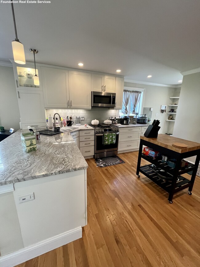11 Madeline St, Unit 2 in Boston, MA - Foto de edificio - Building Photo