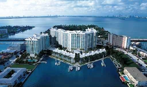 7910 Harbor Island Dr in North Bay Village, FL - Foto de edificio