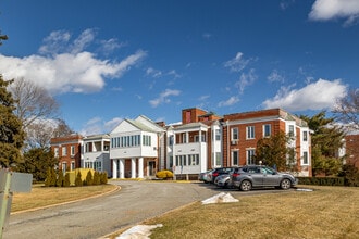 Crestwood Park Condominiums in Pompton Plains, NJ - Building Photo - Building Photo