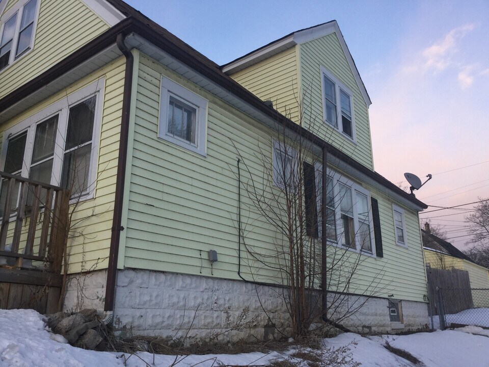 4702 N 31st St in Milwaukee, WI - Building Photo