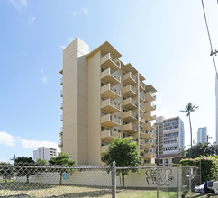 Hawaiian Crown Apartment Hotel in Honolulu, HI - Building Photo - Building Photo