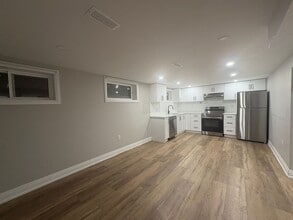 176 E 43rd St in Hamilton, ON - Building Photo - Building Photo