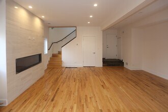 1637 N Clybourn Ave, Unit J04W in Chicago, IL - Building Photo - Building Photo