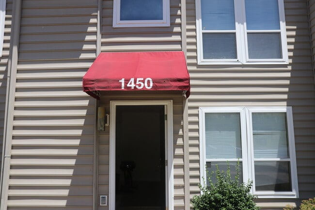 1450 Devon Lane in Harrisonburg, VA - Foto de edificio - Building Photo