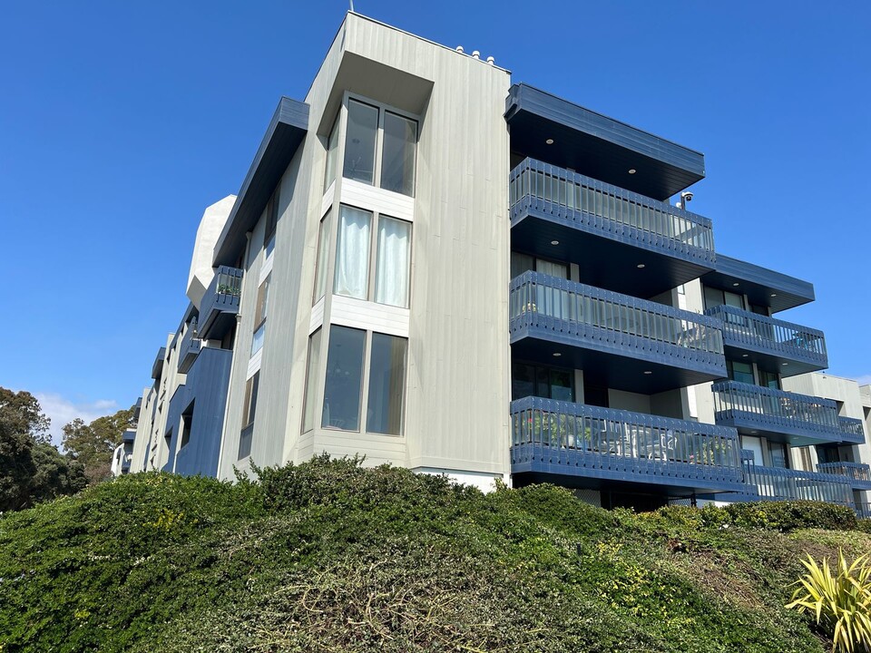 350 Paseo De Playa in Ventura, CA - Building Photo