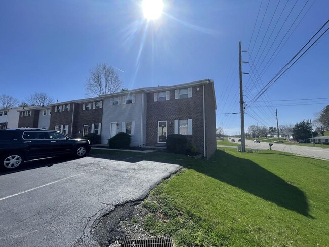 property at 121 Scenic Pk Pl