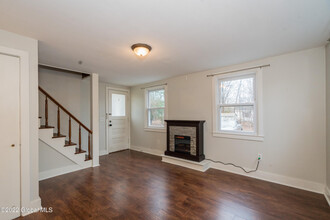 146 Bay St, Unit 4 in Glens Falls, NY - Building Photo - Building Photo