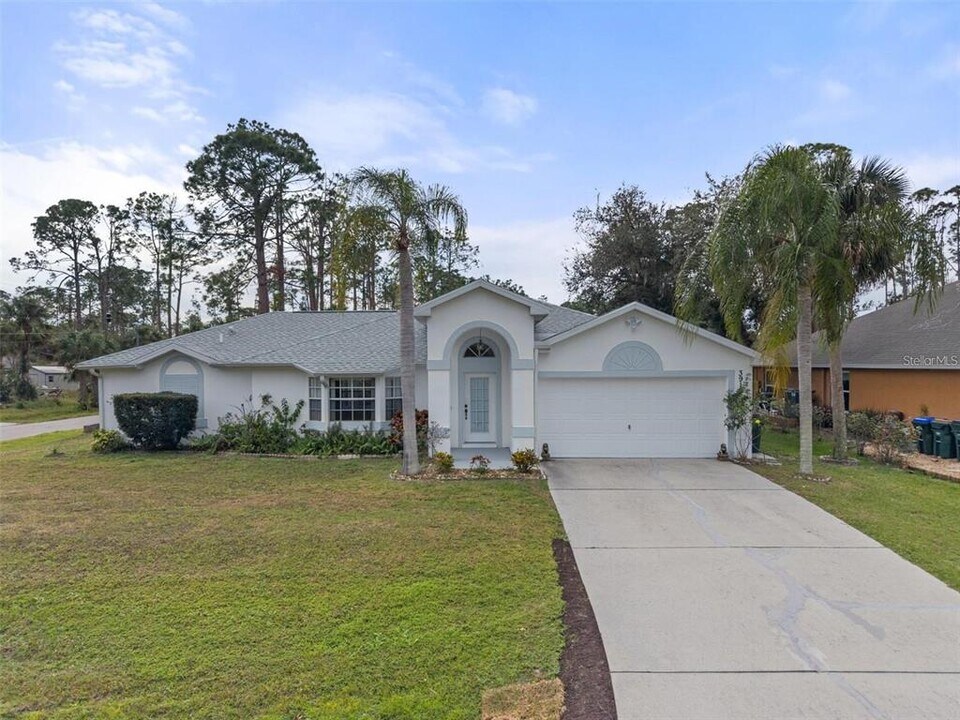 3915 Fonsica Ave in North Port, FL - Building Photo