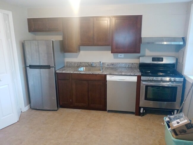 429 Caledonia Ave, Unit 1 in Halethorpe, MD - Building Photo - Building Photo