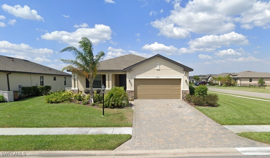 14301 Vindel Cir in Ft. Myers, FL - Building Photo