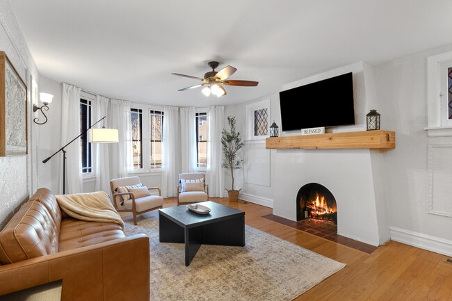 326 S Hanley Rd, Unit 2S