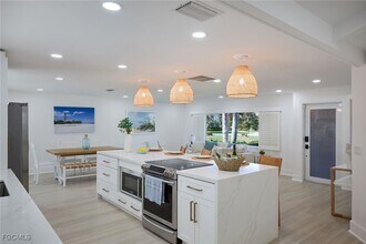 1224 Kittiwake Cir in Sanibel, FL - Foto de edificio - Building Photo