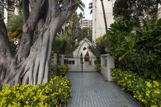 Liliuokalani Gardens in Honolulu, HI - Building Photo - Building Photo