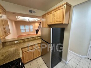 12217 Moorpark St in Los Angeles, CA - Building Photo - Building Photo