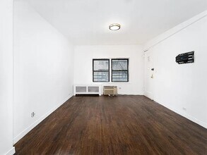 32 Cornelia St, Unit 1A in New York, NY - Building Photo - Building Photo