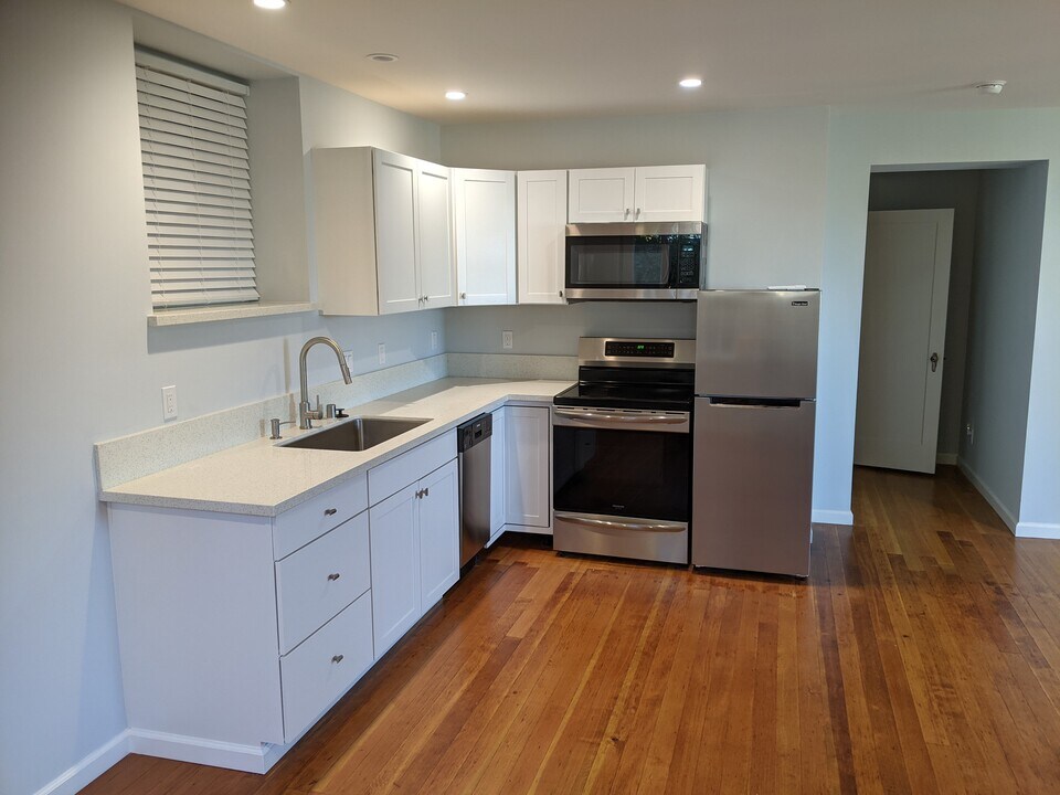 4007 Bayview Ave, Unit ADU in San Mateo, CA - Building Photo