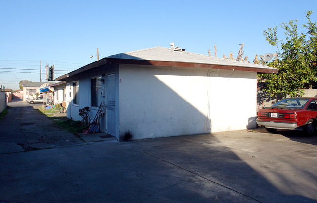 11008 S Inglewood Ave in Inglewood, CA - Building Photo - Building Photo