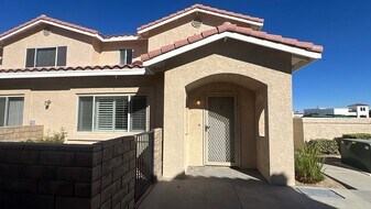 43487 30th St W in Lancaster, CA - Building Photo