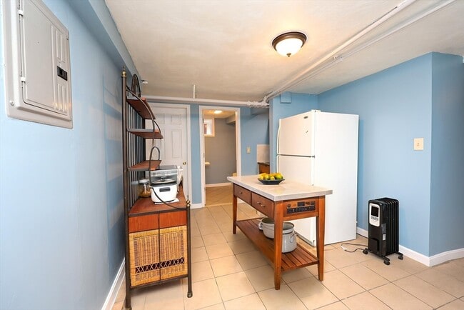 23 Hudson St in Milton, MA - Foto de edificio - Building Photo