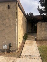 1900 S Royal Oaks Dr in Visalia, CA - Building Photo