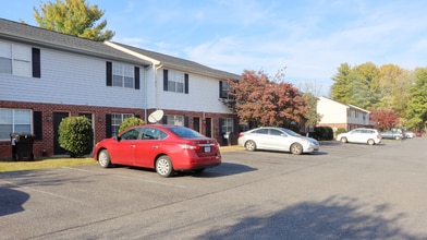 16 Duiguid Dr in Lynchburg, VA - Building Photo - Building Photo