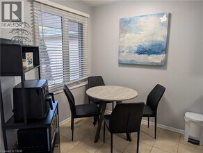 415 Kingscourt Dr in Waterloo, ON - Building Photo - Building Photo