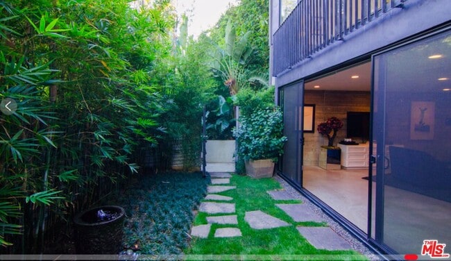 2849 Seattle Dr in Los Angeles, CA - Building Photo - Building Photo