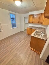 700 W Dominick St, Unit Apt 2 in Rome, NY - Foto de edificio - Building Photo