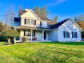 4 Cobblestone Ct in Naugatuck, CT - Building Photo