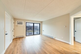 724 Briar Hill Ln in Addison, IL - Building Photo - Building Photo