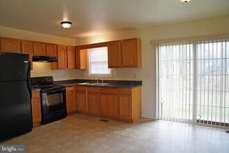 122 Sinker Dr in Inwood, WV - Building Photo - Building Photo