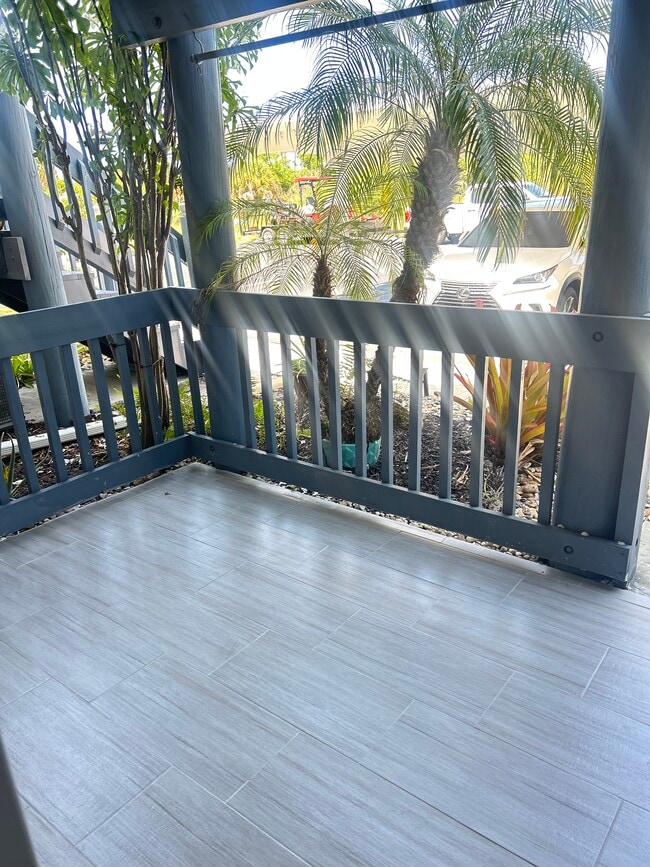 1585 NE Beacon Dr, Unit 1585 NE Beacon Drive 1103 in Jensen Beach, FL - Building Photo - Building Photo